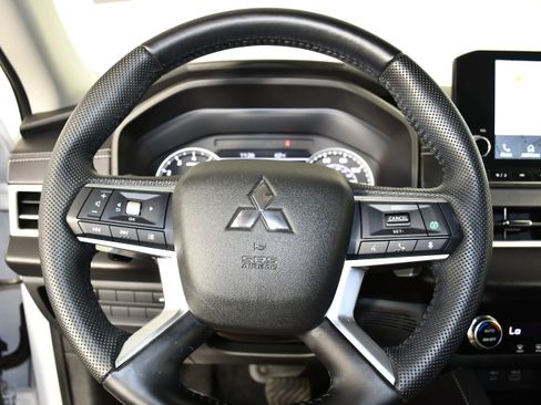 Used 2023 Mitsubishi Outlander SE AWD/4WD image 19