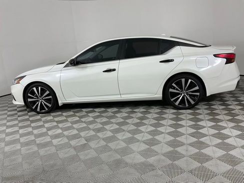 Used 2022 Nissan Altima 2.0 SR FWD image 2
