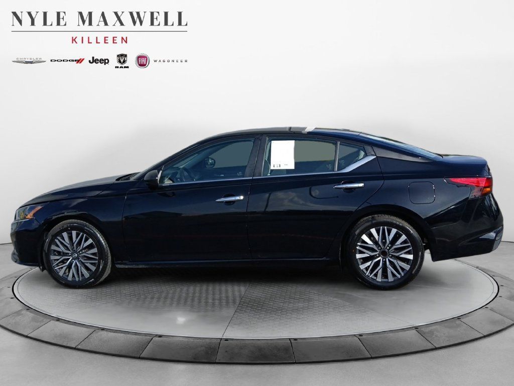 Used 2025 Nissan Altima 2.5 SV FWD image 13
