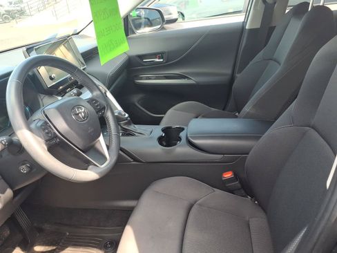 Used 2023 Toyota Venza LE AWD/4WD image 7