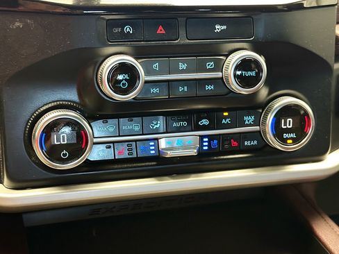 Used 2023 Ford Expedition Limited AWD/4WD image 10
