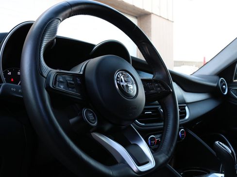 Used 2021 Alfa Romeo Giulia Ti w/ Nero Edizione image 25