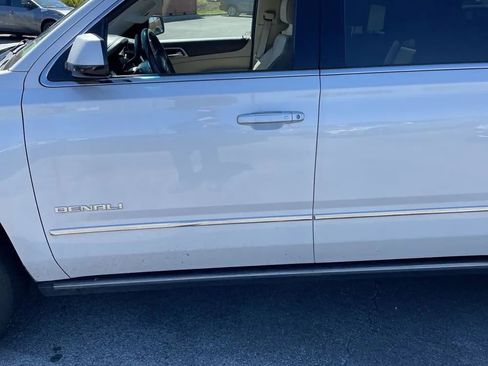 Used 2018 GMC Yukon XL Denali image 3