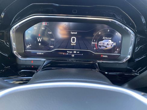 Used 2024 GMC Sierra 1500 SLE w/ Preferred Package image 12