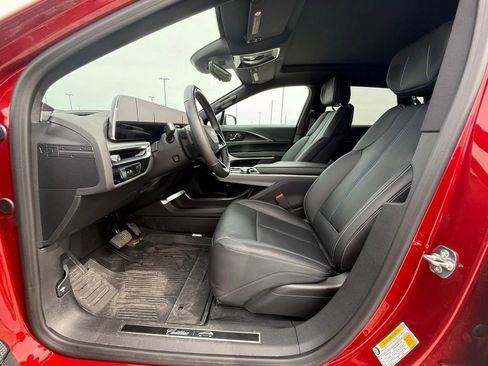 Used 2025 Cadillac Lyriq Luxury w/ LPO, Floor Liner Package AWD/4WD image 30