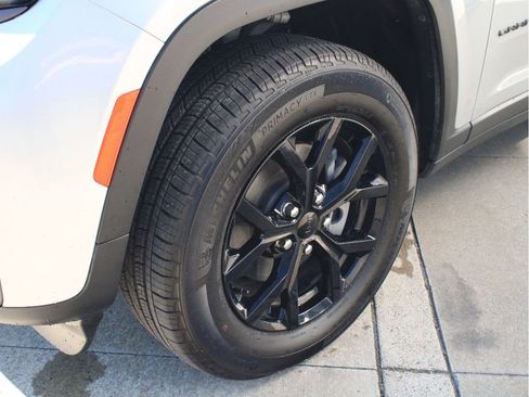 Used 2026 Jeep Grand Cherokee Altitude AWD/4WD image 38