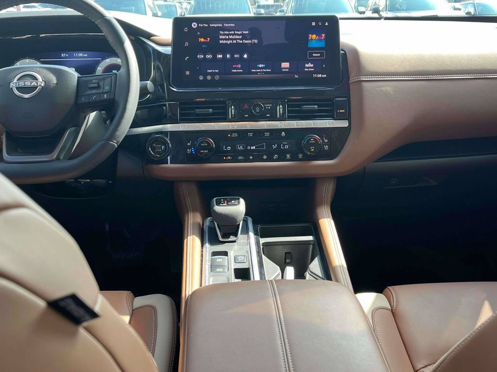 Used 2026 Nissan Pathfinder Platinum FWD image 3