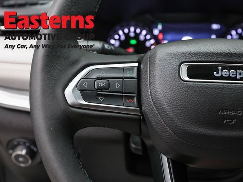 Used 2025 Jeep Compass Limited AWD/4WD image 15