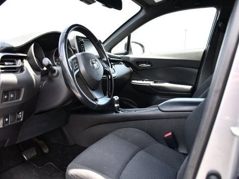 Used 2018 Toyota C-HR XLE FWD image 17