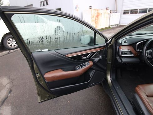 Used 2022 Subaru Outback Touring w/ Popular Package #2 image 9