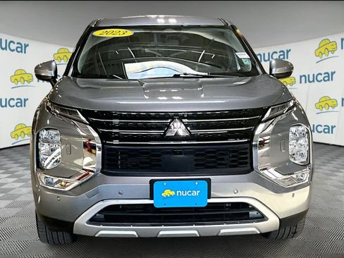 Used 2023 Mitsubishi Outlander SE image 2