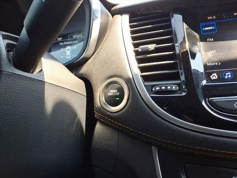 Used 2021 Chevrolet Trax LT w/ LT Convenience Package image 28