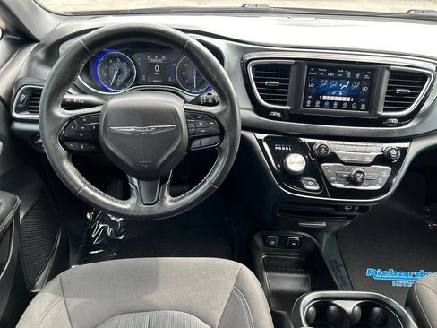 Used 2020 Chrysler Pacifica Touring w/ S Appearance Package FWD image 18
