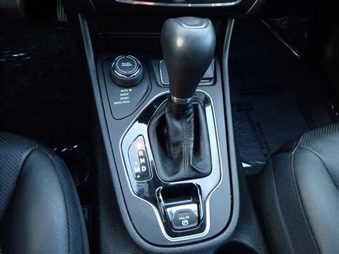 Used 2021 Jeep Cherokee Limited image 23