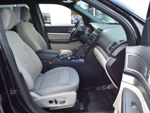 Used 2018 Ford Explorer XLT w/ XLT Technology Feature Bundle AWD/4WD image 43