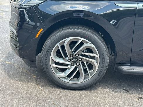 New 2026 Lincoln Navigator Premiere AWD/4WD image 12