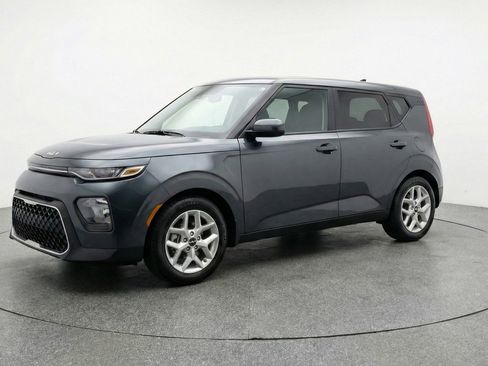 Used 2025 Kia Soul LX w/ LX Technology Package FWD image 3