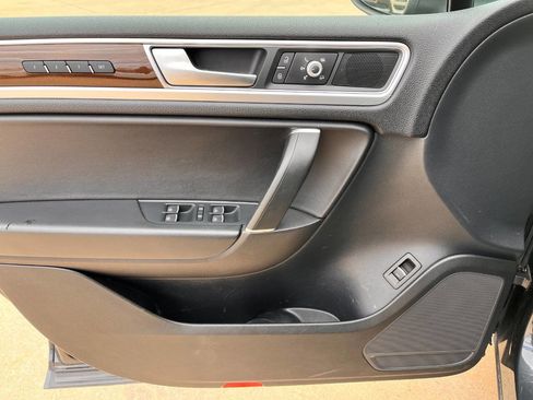 Used 2016 Volkswagen Touareg Executive AWD/4WD image 8