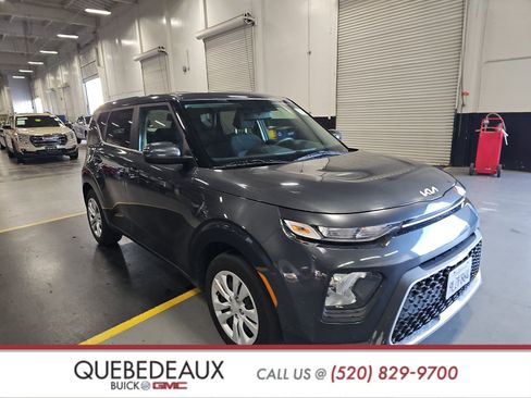 Used 2022 Kia Soul LX image 3