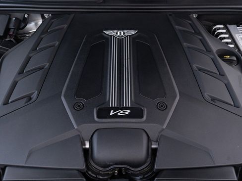 Used 2024 Bentley Bentayga V8 image 48
