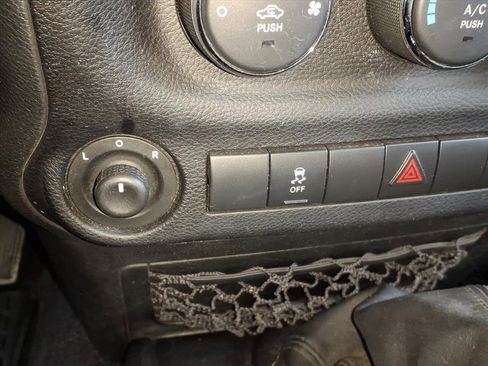 Used 2011 Jeep Wrangler Unlimited Sport image 27