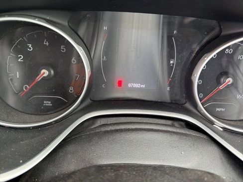 Used 2018 Jeep Compass Latitude image 9