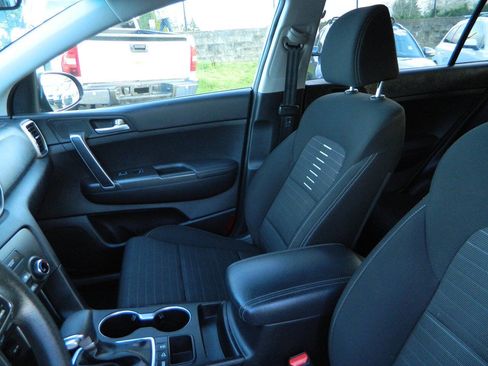 Used 2018 Kia Sportage LX image 13