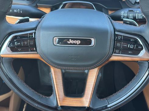Used 2025 Jeep Grand Cherokee Summit AWD/4WD image 14
