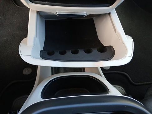 Used 2023 Chrysler Pacifica Touring-L image 39