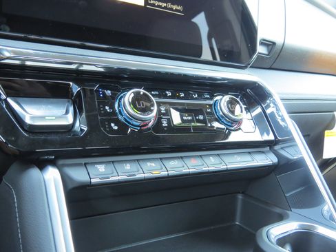 New 2025 GMC Sierra 2500 Denali w/ Denali Reserve Package image 32