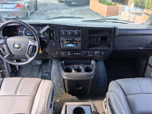 Used 2017 Chevrolet Express 2500 Extended RWD image 14