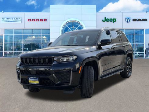 New 2026 Jeep Grand Cherokee Altitude image 4