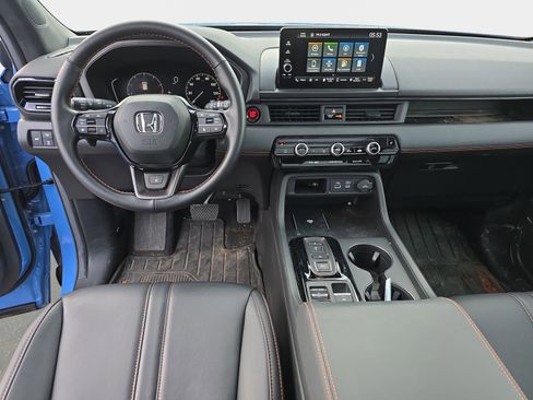 Used 2025 Honda Pilot TrailSport image 12