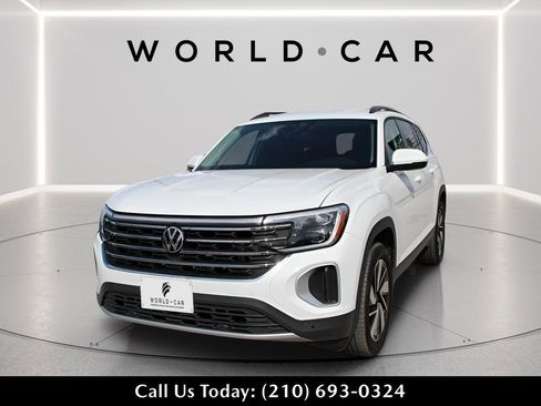 Used 2025 Volkswagen Atlas SE image 3