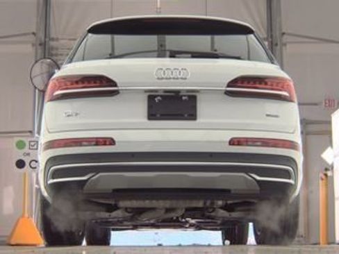 Used 2023 Audi Q7 3.0T Premium w/ Convenience Package image 15