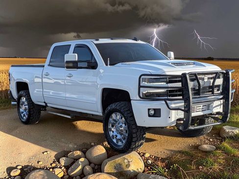 Used 2019 Chevrolet Silverado 2500 LT w/ LT Convenience Package AWD/4WD image 8