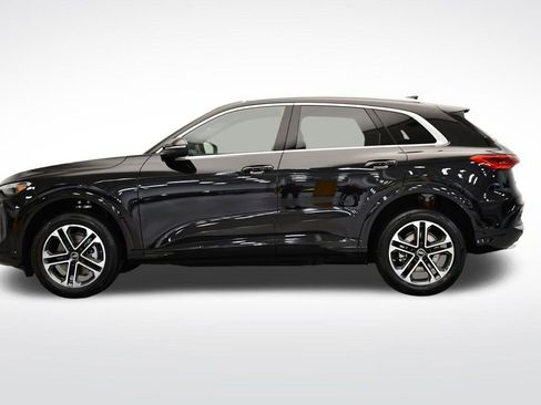 Used 2025 Audi Q5 Premium w/ Convenience Package AWD/4WD image 2