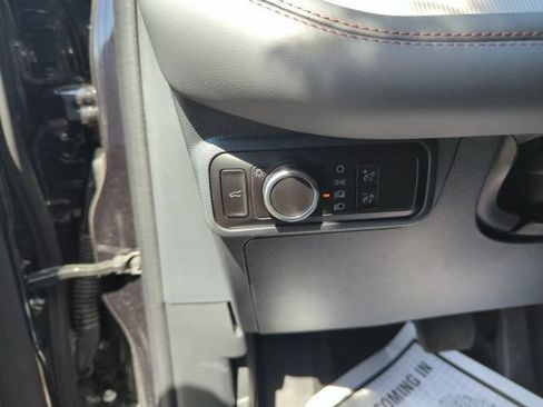 Used 2025 Ford Explorer Active AWD/4WD image 22