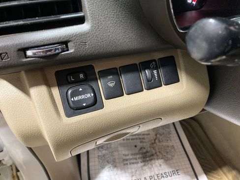 Used 2010 Toyota Highlander SE image 24