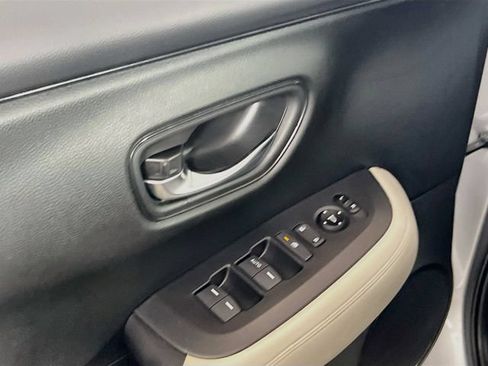 Used 2025 Honda HR-V LX image 14