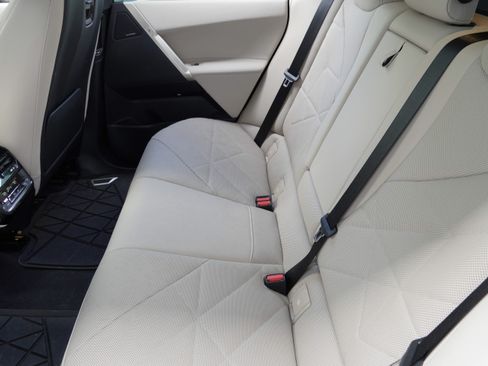 Used 2024 BMW iX xDrive50 w/ Premium Package AWD/4WD image 33