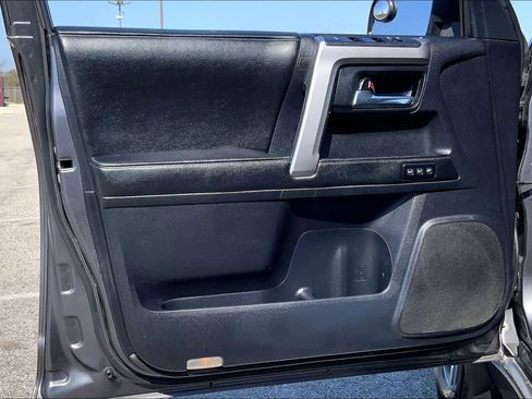 Used 2014 Toyota 4Runner Limited image 21