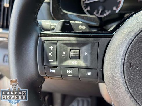 Used 2025 Nissan Pathfinder SL AWD/4WD image 23