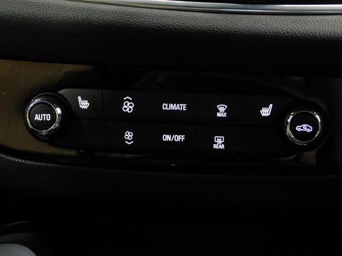 Used 2024 Buick Enclave Essence image 43