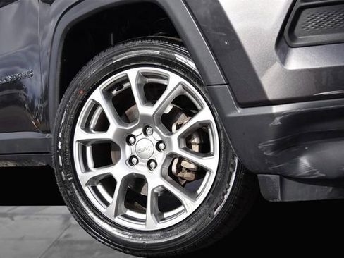 Used 2022 Jeep Compass Latitude w/ Sun and Sound Group image 3