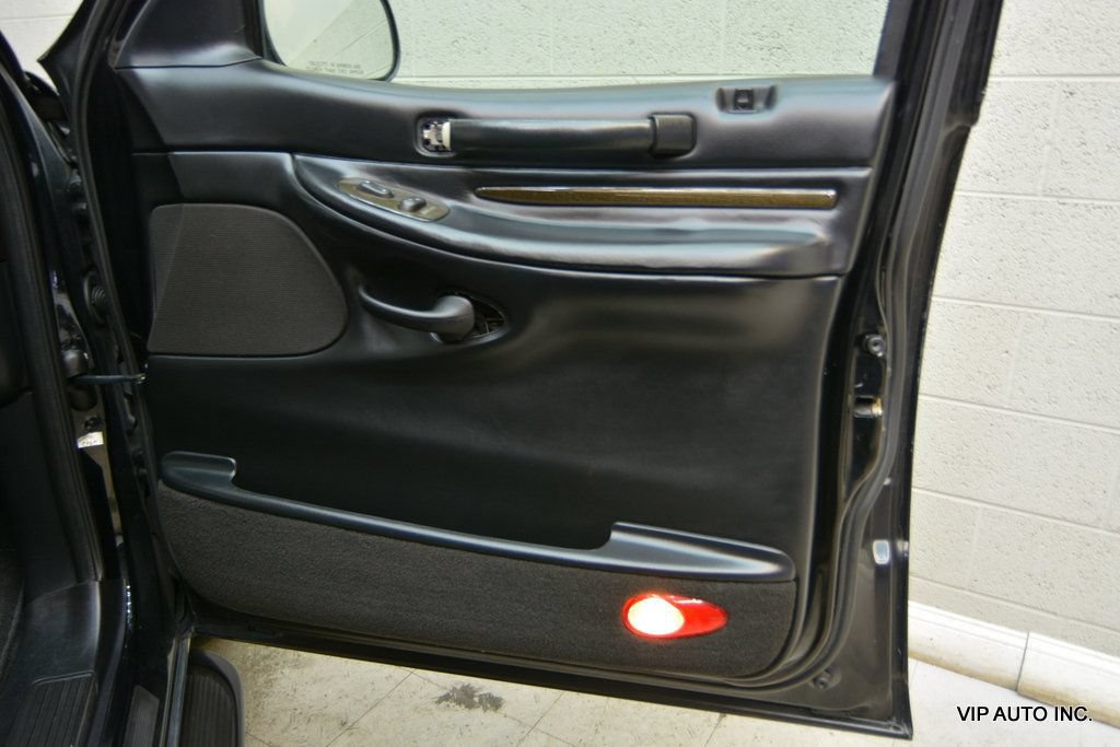 Used 2002 Lincoln Blackwood RWD image 10