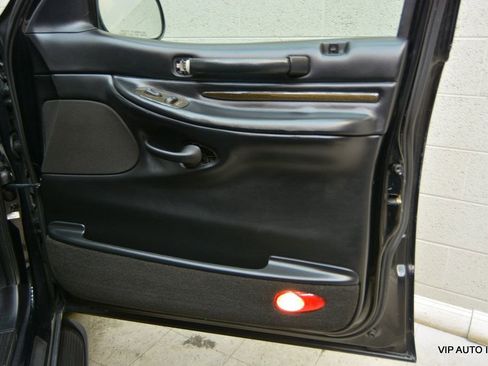 Used 2002 Lincoln Blackwood image 10