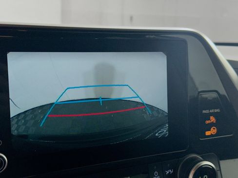 Used 2025 Toyota Highlander LE image 23