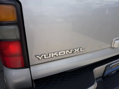 Used 2005 GMC Yukon XL Denali AWD/4WD image 33