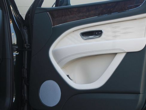 Certified 2024 Bentley Bentayga Extended Wheelbase AWD/4WD image 43